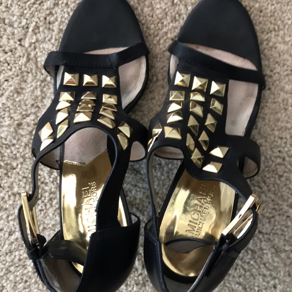 Shoes - Picture 3 of 4